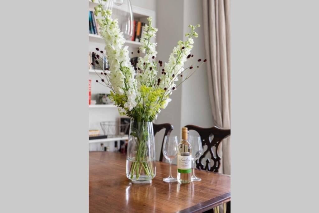 Stylish Georgian Retreat Apartment Bath Bagian luar foto